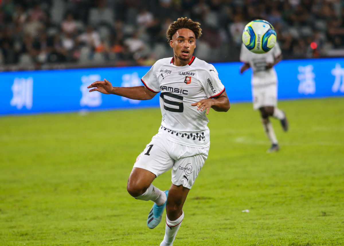 爱游戏登录-亚眠客场平局，保持积分稳定