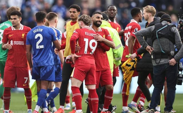 关于巴萨不敌狼队，赛季困惑持续发酵的信息