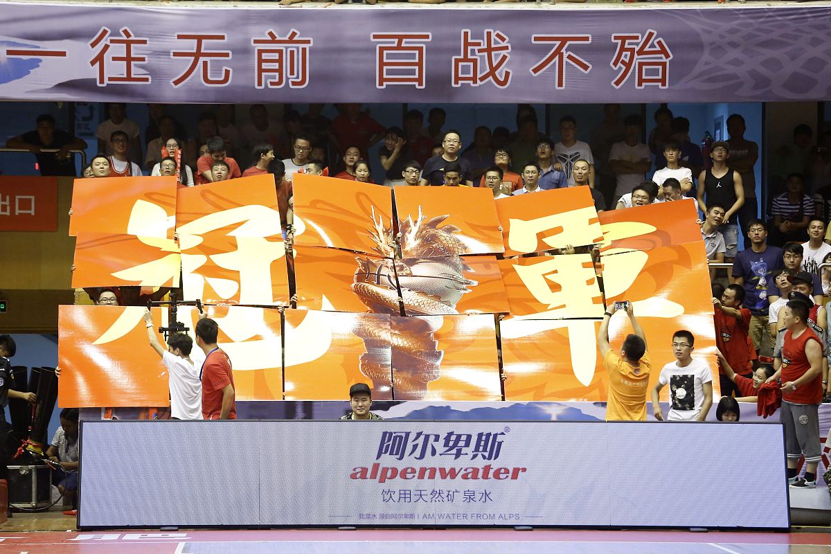 爱游戏登录入口-富力苦战上港，士气高涨拼搏比赛