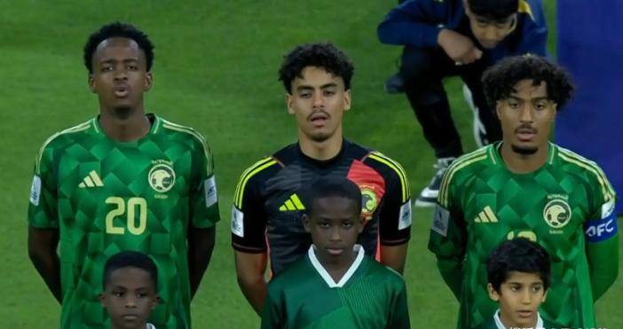 包含津巴布韦队击败毛里塔尼亚队，连胜势不可挡的词条