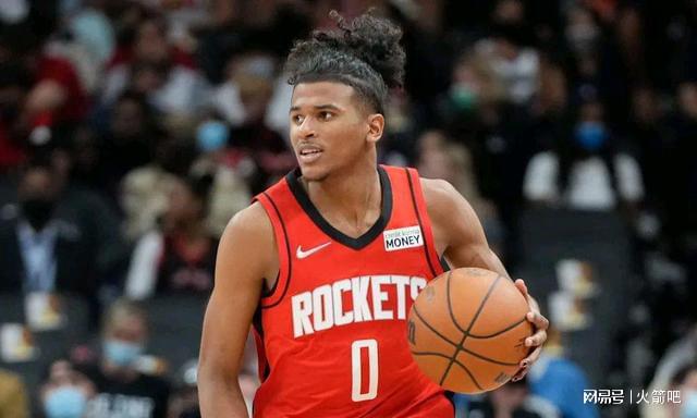 爱游戏亚洲官网-火箭队主场失利，保罗表情凝重