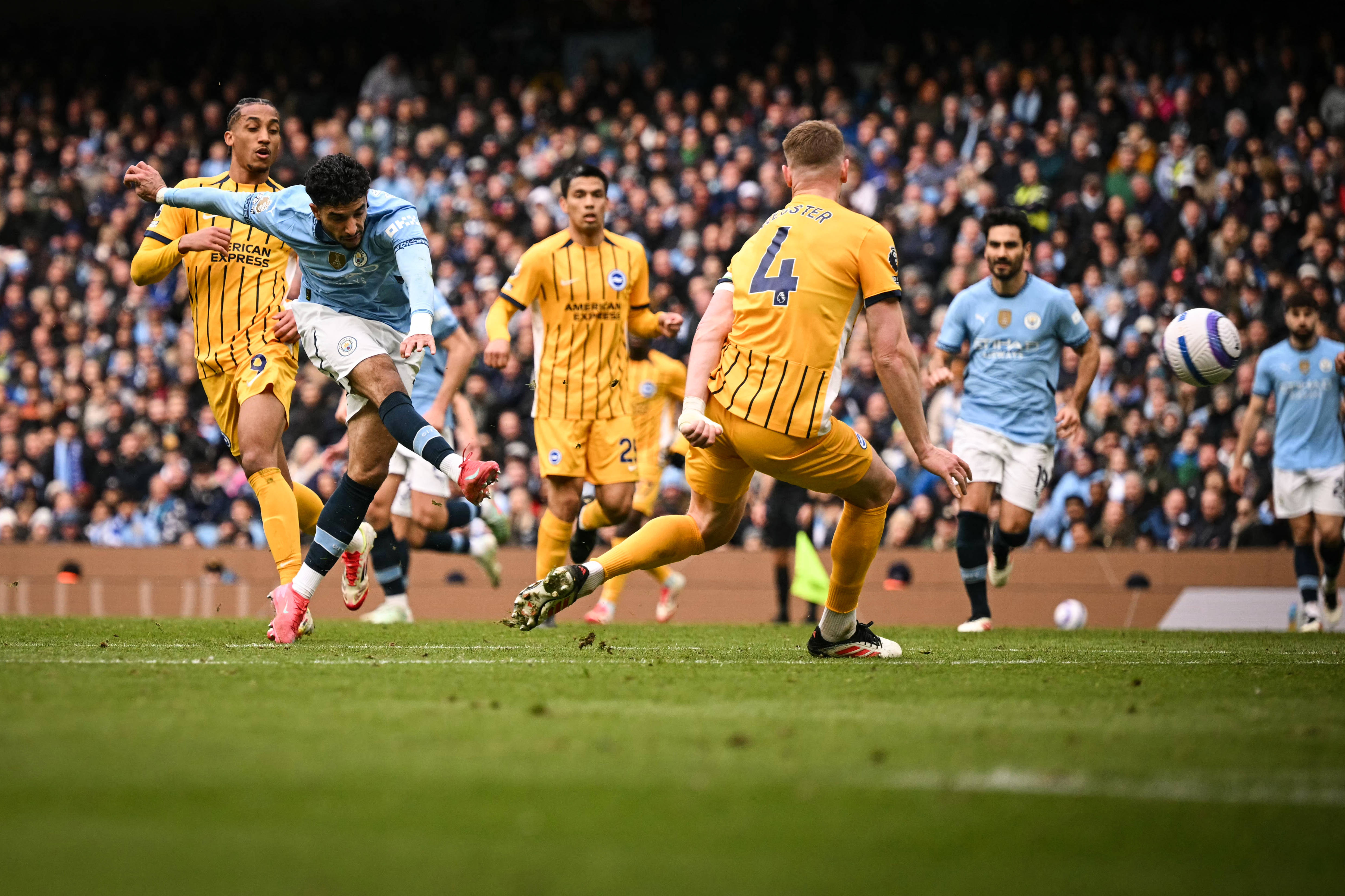 爱游戏官方入口-包含曼城锋线锋芒毕露，轻松击败对手的词条