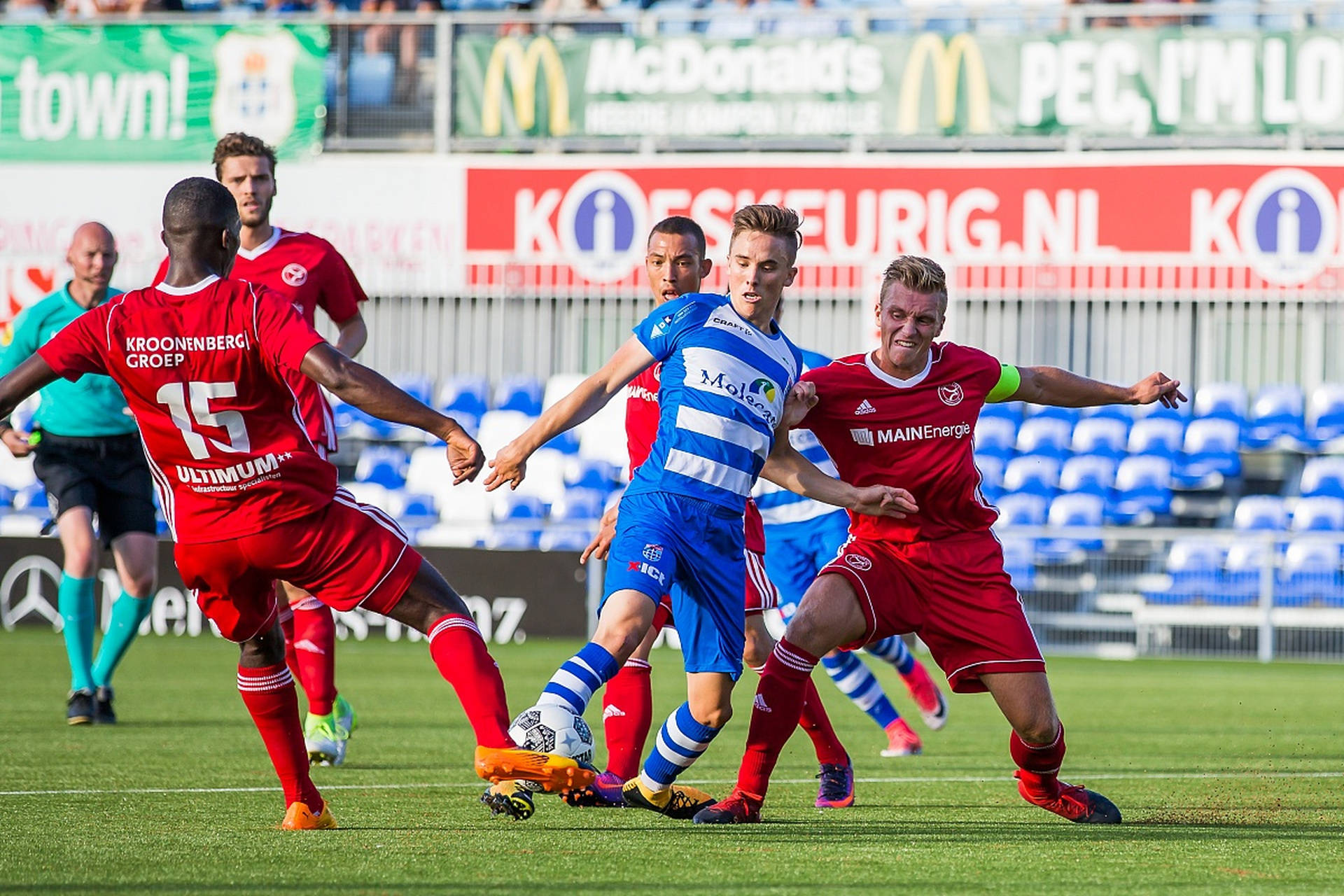 爱游戏在线-关于阿尔克马尔主场战胜尼斯，积分榜上升的信息