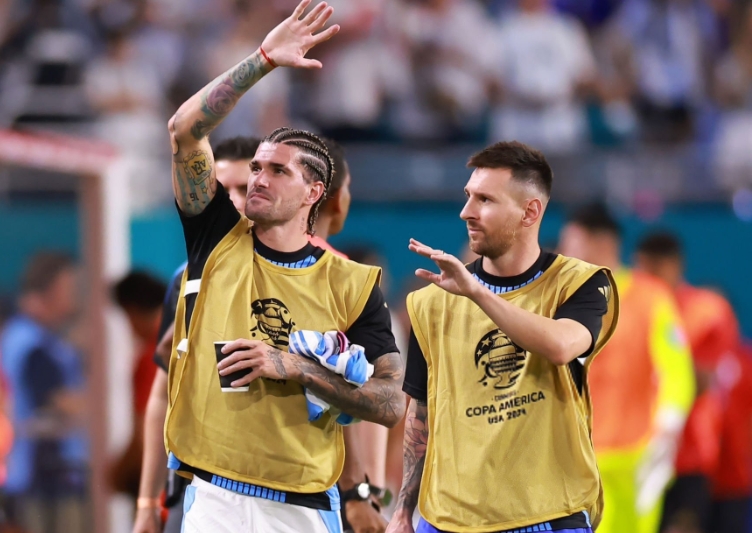 秘鲁球员在阿根廷比赛中展现出色