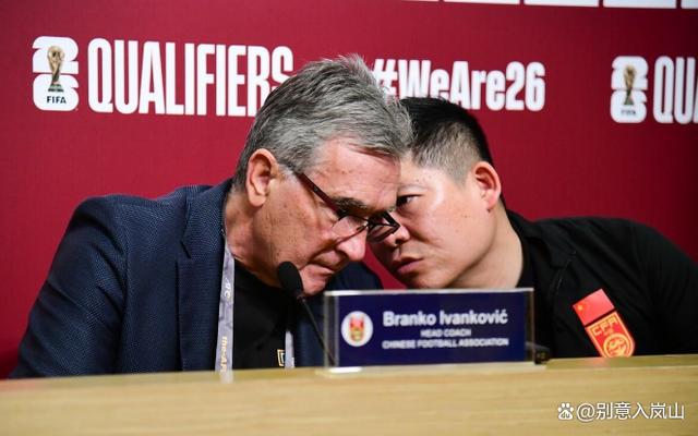 现场观战球迷情绪高涨，球队备战全力以赴