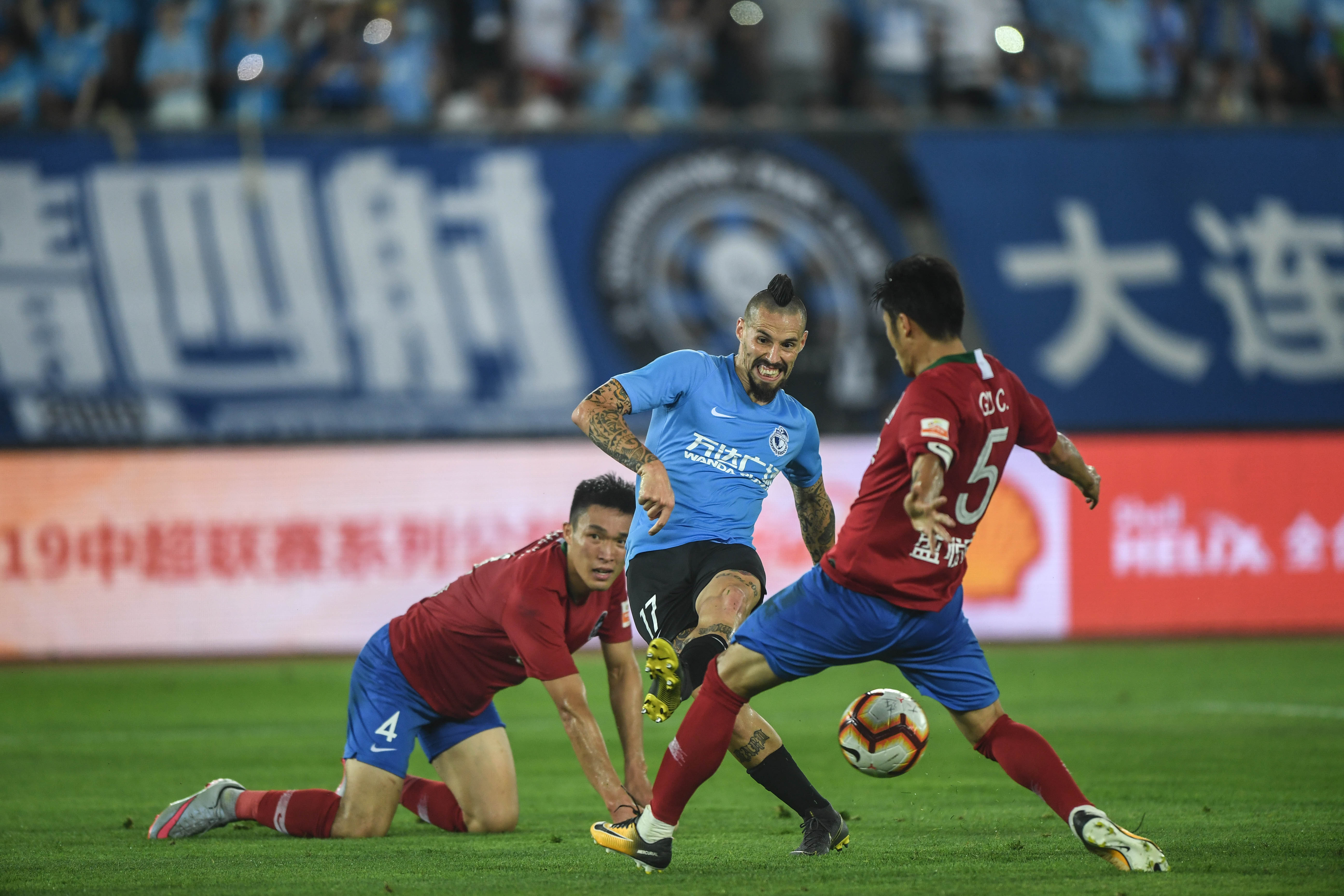 爱游戏体育官网-关于大连一方遭遇两连败，陷入保级危机的信息