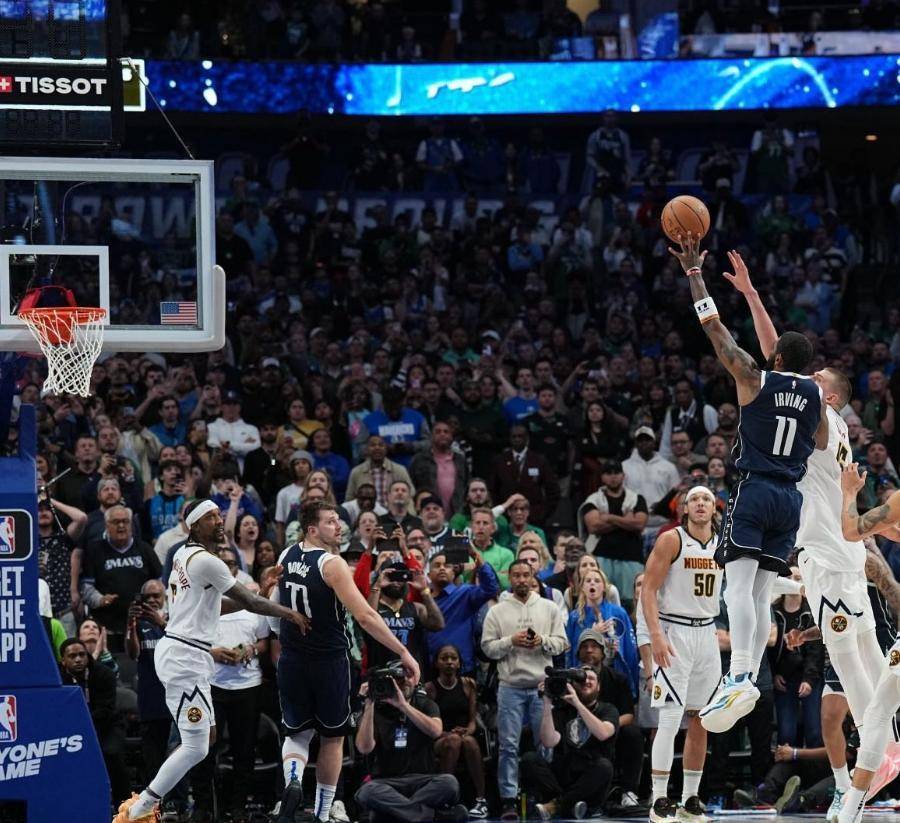 足球明星在热身赛中射入绝杀球，引发球迷热议的简单介绍