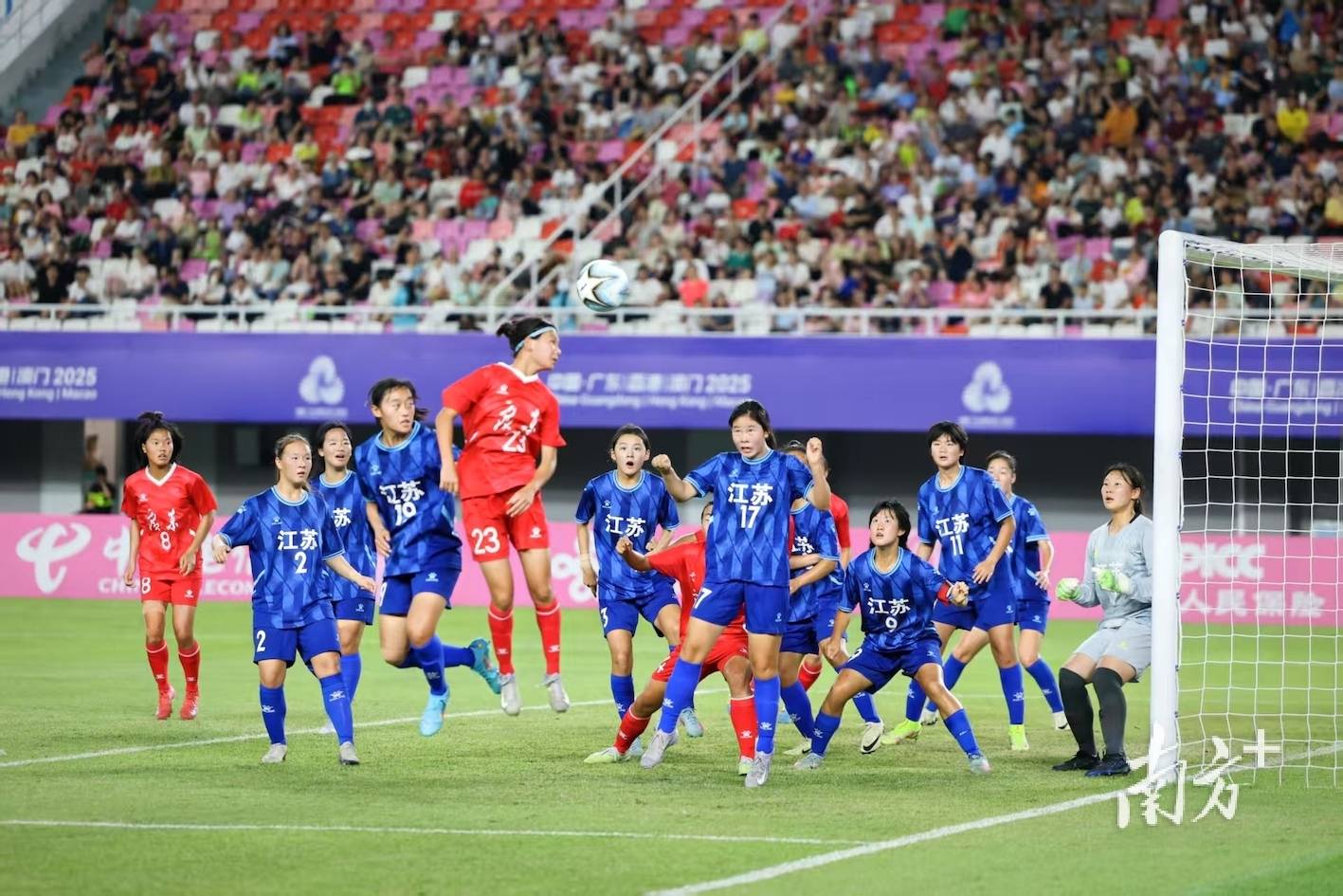 爱游戏-运动界亮点：女足比赛中的激烈对抗！的简单介绍