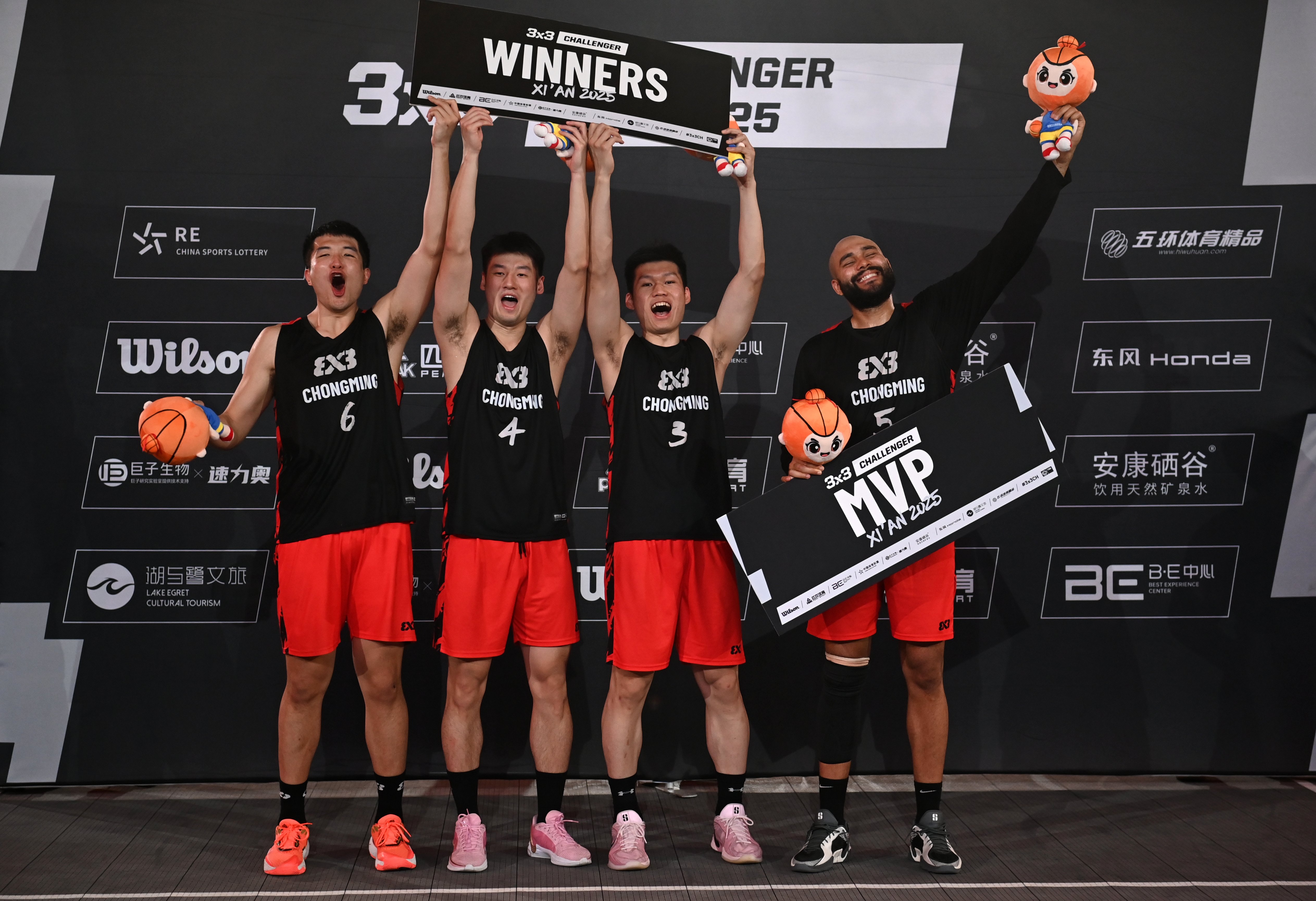 爱游戏亚洲官网-亚洲球员实力超群，国际篮球挑战中斩获胜利的简单介绍