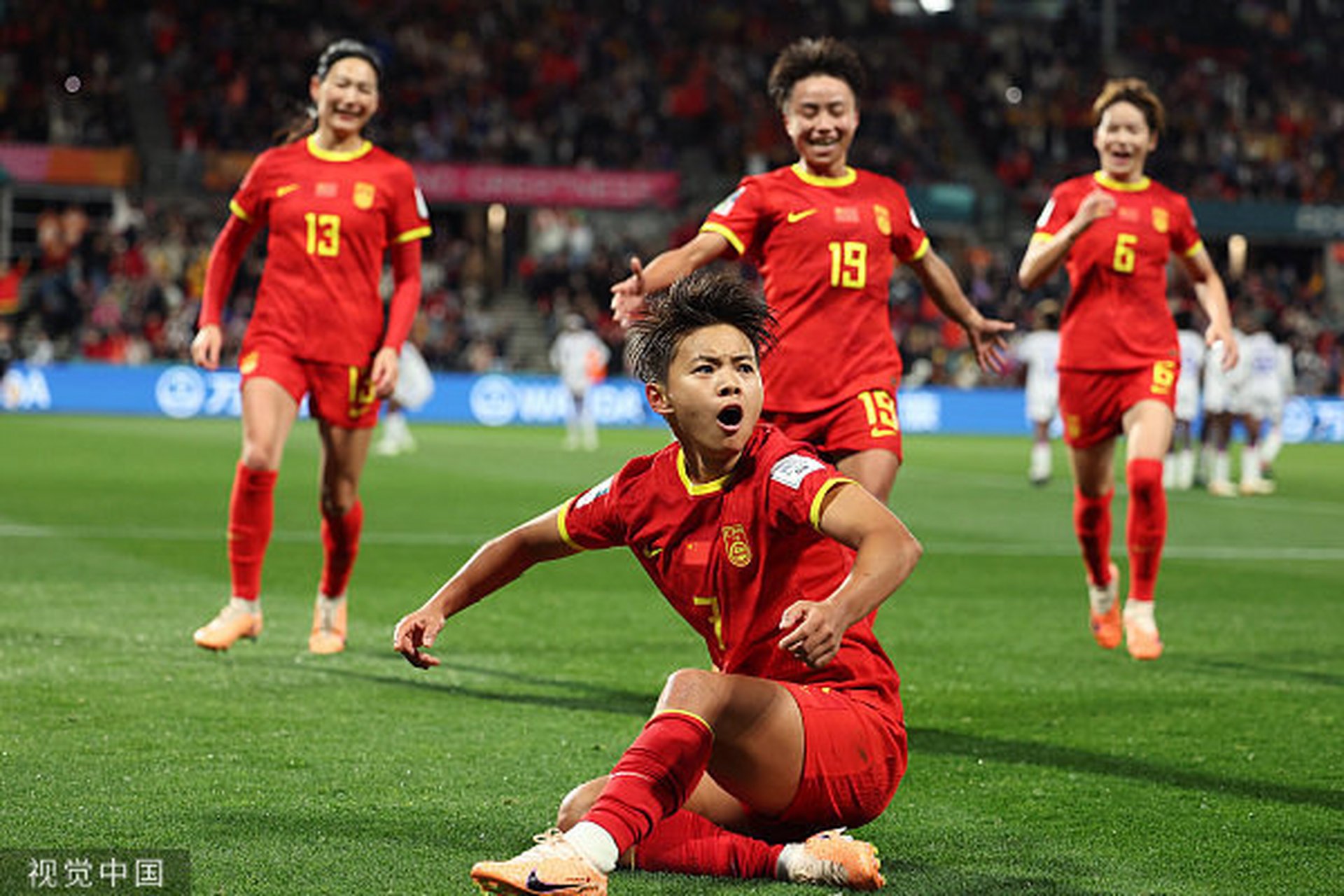 爱游戏官网-北极女足比赛未决之局，全力以赴冲刺冠军