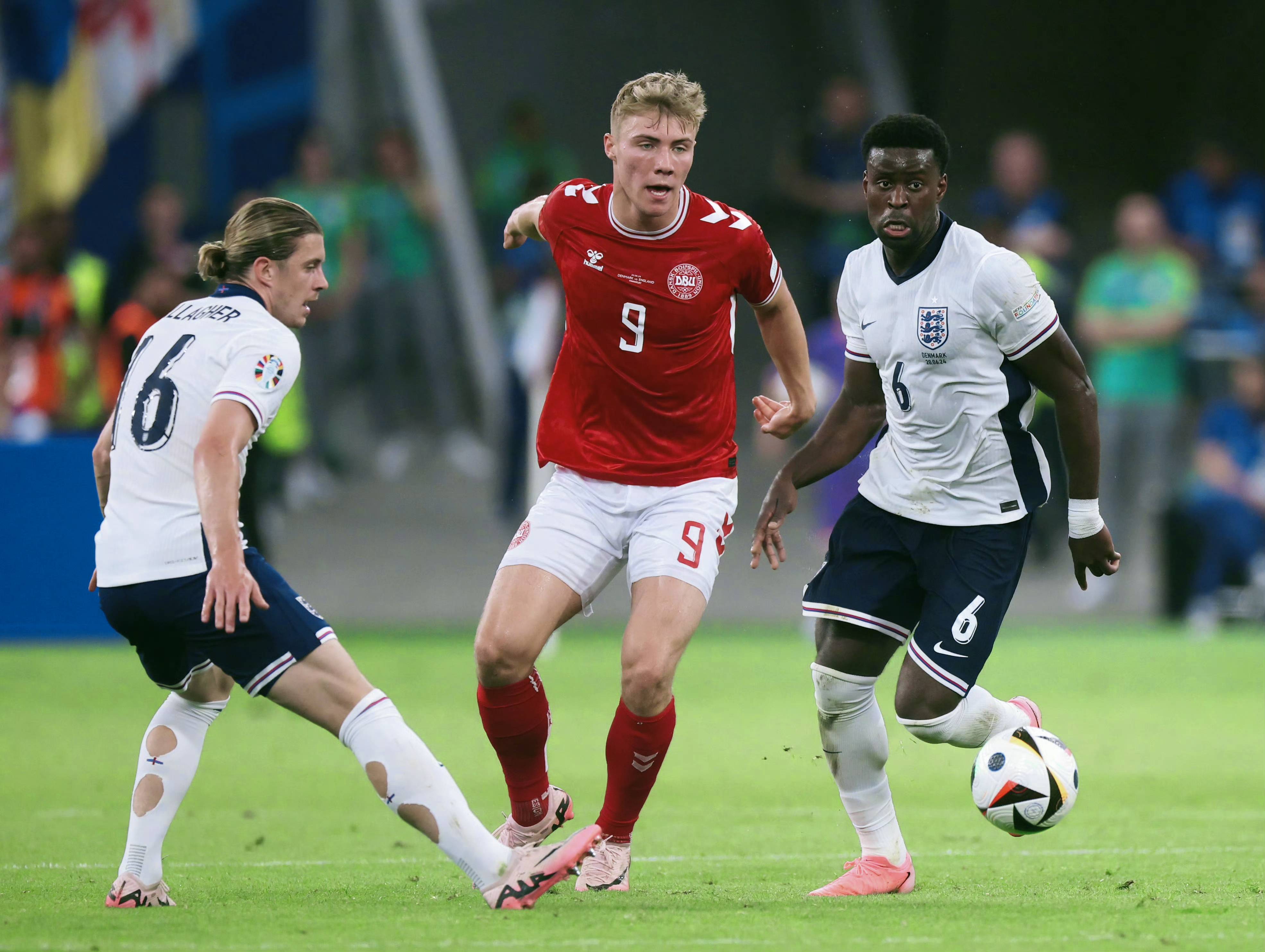 英格兰队在比赛中展现实力取胜