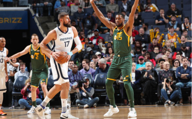 包含爵士双塔强势崛起，给对手带来压力的词条