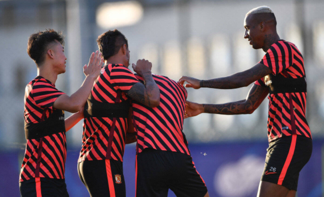 爱游戏中国官网-巴伦西亚球队备战，士气高昂迎接对手比赛