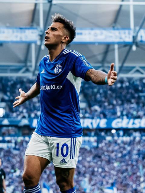 沙尔克主帅授课球员训练备赛的简单介绍 沙尔克主帅授课球员训练备赛的简单介绍