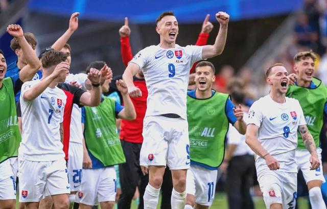 斯洛伐克赢下西班牙,意外晋级淘汰赛的简单介绍 斯洛伐克赢下西班牙,意外晋级淘汰赛的简单介绍