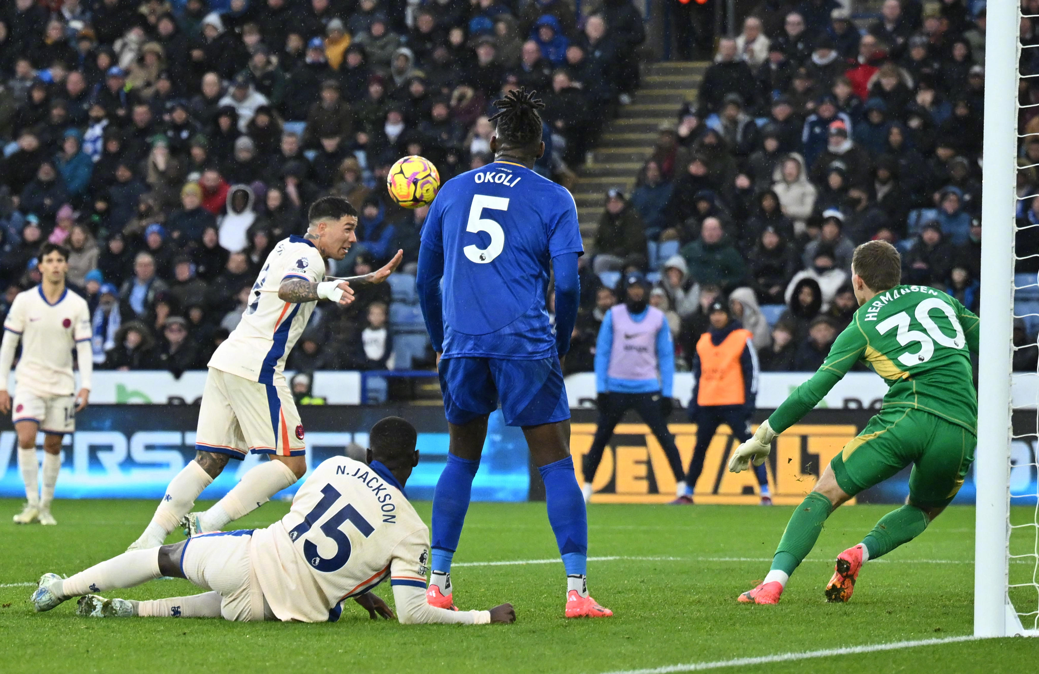 爱游戏登录-切尔西不敌莱斯特城，英超冠军竞争再起波澜的简单介绍