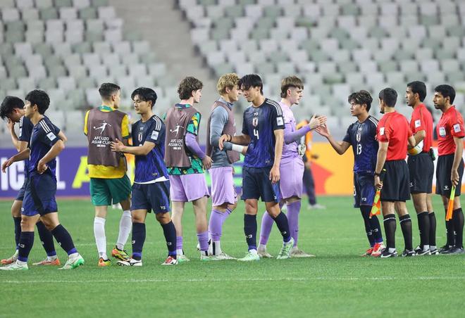 包含日本后卫因伤缺席接下来的比赛的词条