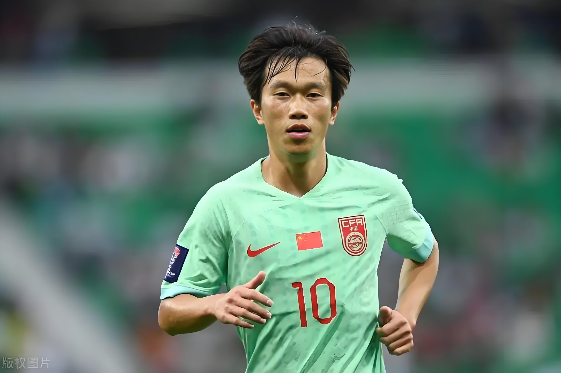 爱游戏入口-足球联赛角逐强队实力，强者角逐结局扣人心弦